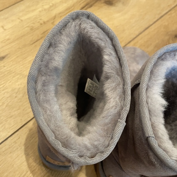 UGG Boots practically new - Picture 7 of 10
